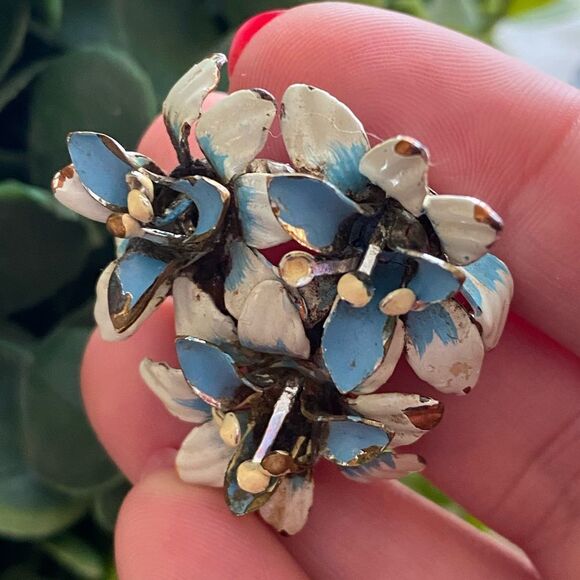Vintage Blue and White Flower Brooch Pin - Picture 6 of 7